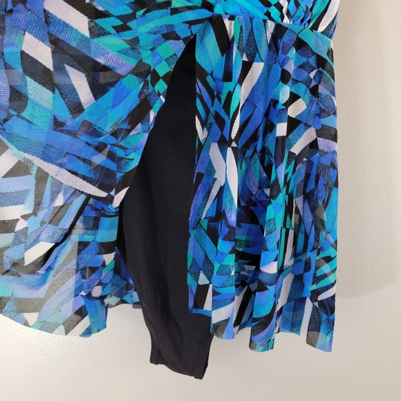 GOTTEX Profile Tidal Wave geometric full bottom tummy control one-piece swimsuit - Picture 5 of 11